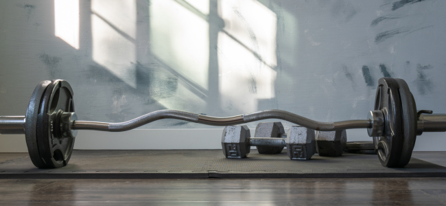 image Rekomendasi Olahraga Angkat Beban di Rumah dan Manfaatnya!